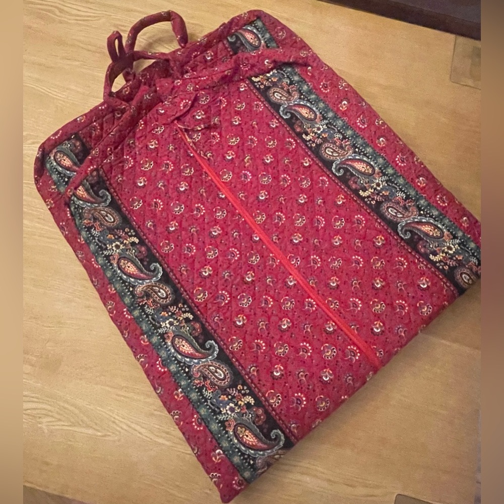 VERA BRADLEY GARMET BAG